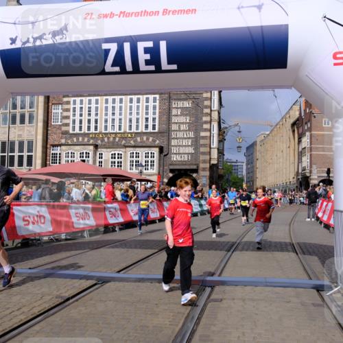 13.09.2026 - 21. swb-Marathon Bremen Tim E. http://msf.ph/oto/10340443 13.09.2026 11:10:24 Ziel 10299, 10435, 10751, 10963, 11119, 11732, 11933, 12117, 12207, 12293 meine-sportfotos.de