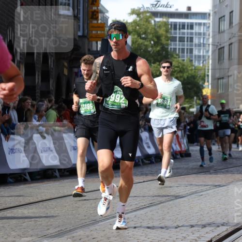 13.09.2026 - 21. swb-Marathon Bremen Strokosch-Dieckow http://msf.ph/oto/10340485 13.09.2026 13:26:23 Ziel 1163, 1647, 1896, 2062, 2666, 2708, 3248, 3516, 4067, 4476, 4724, 5558, 5701, 5854, 5906, 6135, 6605, 6886, 7638, 7780, 8271, 8361, 8592, 8635, 9266, 9794, 1368, 1649, 2779, 3526, 3603, 4077, 6548, 9260, 13195 meine-sportfotos.de