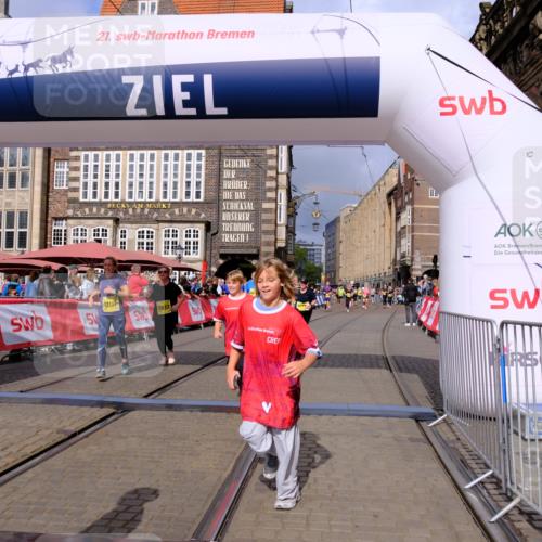 13.09.2026 - 21. swb-Marathon Bremen Tim E. http://msf.ph/oto/10340505 13.09.2026 11:10:26 Ziel 10299, 10751, 10963, 11119, 11725, 11732, 11933, 12117, 12207, 12293 meine-sportfotos.de