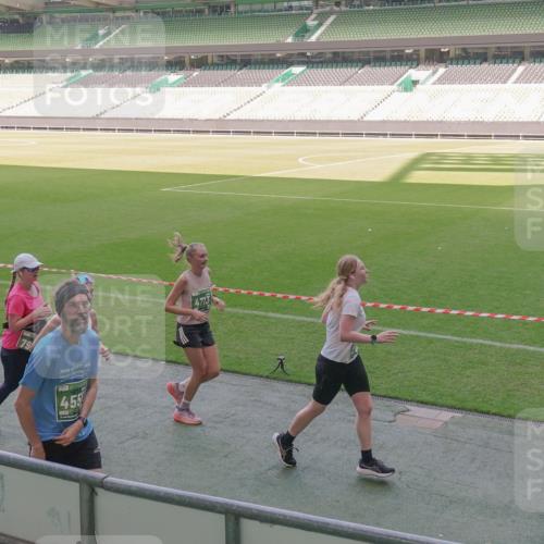 13.09.2026 - 21. swb-Marathon Bremen Michael Burmester http://msf.ph/oto/10340537 13.09.2026 13:21:17 Laufen im Stadion 128, 258, 351, 423, 441, 464, 601, 620, 704, 782, 851, 1060, 1066, 1094, 1129, 1158, 1177, 1316, 1344, 1409, 1417, 1439, 1446, 1518, 1676, 1697, 1729, 1756, 1808, 1815, 1846, 2010, 2028, 2064, 2139, 2201, 2258, 2278, 2349, 2394, 2395, 2414, 2417, 2437, 2501, 2519, 2533, 2551, 2588, 2652, 2660, 2694, 2695, 2736, 2756, 2793, 2828, 2886, 2954, 2964, 2995, 3004, 3010, 3017, 3018, 3022, 3034, 3035, 3036, 3037, 3059, 3070, 3074, 3102, 3139, 3144, 3225, 3264, 3310 meine-sportfotos.de