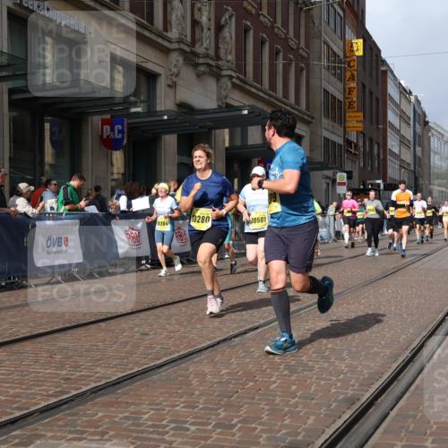 13.09.2026 - 21. swb-Marathon Bremen Strokosch-Dieckow http://msf.ph/oto/10340914 13.09.2026 11:07:24 Ziel 10138, 10279, 10280, 10363, 10364, 10501, 10505, 10580, 10595, 10661, 10674, 10830, 10871, 10907, 10935, 10937, 11037, 11223, 11515, 11643, 11899, 11924, 11934, 12024, 12097, 12167, 12168, 12194, 12277, 12307, 12419, 12509, 12511, 12512, 10156, 10205, 10360, 10488, 10695, 10748, 11100, 11123, 11246, 11393, 11417, 11439, 11600, 11684, 11696, 11759, 11767, 11822, 11823, 11865, 11917, 12020, 12173, 12210, 12255, 12266 meine-sportfotos.de