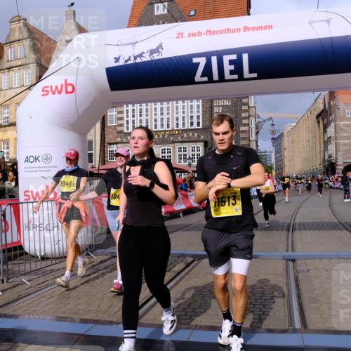 13.09.2026 - 21. swb-Marathon Bremen Tim E. http://msf.ph/oto/10341405 13.09.2026 11:11:04 Ziel 10148, 10163, 10461, 10462, 10547, 10792, 10911, 11043, 11047, 11309, 11327, 11335, 11465, 11513, 11583, 11736, 11756, 11846 meine-sportfotos.de
