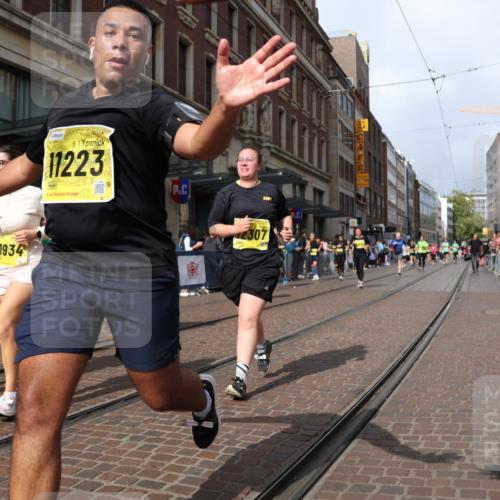 13.09.2026 - 21. swb-Marathon Bremen Strokosch-Dieckow http://msf.ph/oto/10341421 13.09.2026 11:07:35 Ziel 10139, 10595, 10660, 10661, 10674, 10830, 10871, 10937, 11037, 11044, 11378, 11404, 11515, 11643, 11831, 11833, 11958, 12024, 12031, 12066, 12097, 12194, 12248, 12307, 12509, 12511, 12512, 10138, 10205, 10279, 10280, 10363, 10364, 10488, 10501, 10505, 10580, 10695, 10748, 10907, 10935, 11123, 11223, 11246, 11417, 11643, 11759, 11767, 11865, 11899, 11917, 11924, 11934, 12020, 12167, 12168, 12173, 12210, 12266, 12277 meine-sportfotos.de