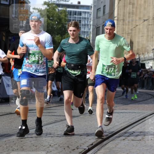 13.09.2026 - 21. swb-Marathon Bremen Strokosch-Dieckow http://msf.ph/oto/10341482 13.09.2026 13:26:53 Ziel 1368, 1649, 2779, 3526, 3603, 3852, 4077, 5747, 5992, 6289, 6375, 6548, 7626, 9260, 13195, 946, 1493, 1494, 2089, 2454, 3076, 3302, 3527, 4121, 4327, 4397, 4563, 5689, 5943, 6455, 7027, 7072, 9150, 9511, 9854, 9878 meine-sportfotos.de