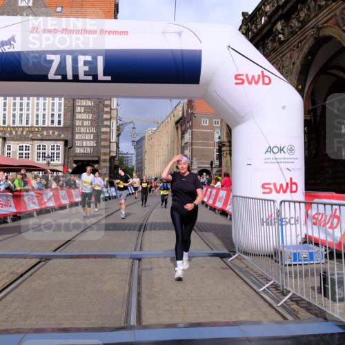 13.09.2026 - 21. swb-Marathon Bremen Tim E. http://msf.ph/oto/10341514 13.09.2026 11:11:12 Ziel 10148, 10163, 10461, 10462, 10527, 10547, 10653, 10792, 10841, 10911, 11043, 11047, 11237, 11327, 11335, 11465, 11483, 11513, 11691, 11756, 11993, 12401 meine-sportfotos.de