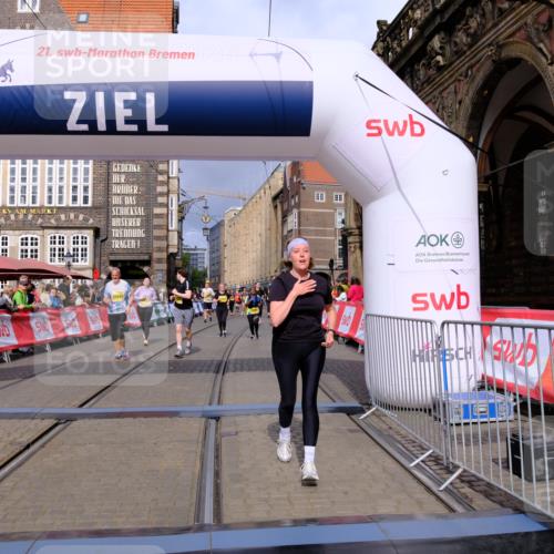 13.09.2026 - 21. swb-Marathon Bremen Tim E. http://msf.ph/oto/10341532 13.09.2026 11:11:13 Ziel 10148, 10163, 10461, 10462, 10527, 10547, 10653, 10792, 10841, 10911, 11043, 11237, 11327, 11335, 11465, 11483, 11513, 11691, 11756, 11993, 12401 meine-sportfotos.de