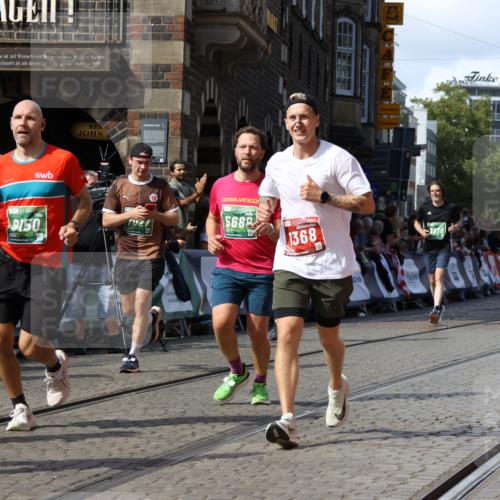 13.09.2026 - 21. swb-Marathon Bremen Strokosch-Dieckow http://msf.ph/oto/10341637 13.09.2026 13:26:56 Ziel 1368, 2779, 3526, 3603, 3852, 4077, 4598, 6289, 6375, 6548, 8112, 9260, 13195, 1493, 1494, 2454, 3527, 4121, 4327, 4397, 4563, 5689, 6776, 7027, 7072, 7849, 9150, 9511, 9854, 9878 meine-sportfotos.de