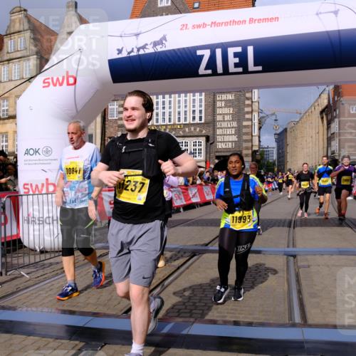13.09.2026 - 21. swb-Marathon Bremen Tim E. http://msf.ph/oto/10341653 13.09.2026 11:11:17 Ziel 10148, 10163, 10313, 10527, 10547, 10644, 10653, 10792, 10841, 11043, 11141, 11237, 11335, 11465, 11483, 11691, 11756, 11993, 12401, 12507 meine-sportfotos.de