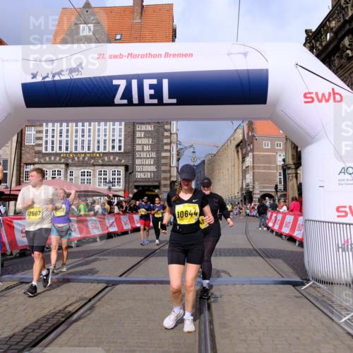 13.09.2026 - 21. swb-Marathon Bremen Tim E. http://msf.ph/oto/10341746 13.09.2026 11:11:23 Ziel 10313, 10527, 10611, 10644, 10653, 10792, 10841, 11043, 11062, 11141, 11237, 11483, 11679, 11691, 11993, 12396, 12401, 12507 meine-sportfotos.de