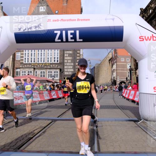 13.09.2026 - 21. swb-Marathon Bremen Tim E. http://msf.ph/oto/10341774 13.09.2026 11:11:23 Ziel 10313, 10527, 10611, 10644, 10653, 10792, 10841, 11043, 11062, 11141, 11237, 11483, 11679, 11691, 11993, 12396, 12401, 12507 meine-sportfotos.de