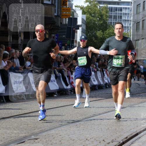 13.09.2026 - 21. swb-Marathon Bremen Strokosch-Dieckow http://msf.ph/oto/10341777 13.09.2026 13:27:00 Ziel 1368, 2779, 3526, 3852, 3893, 4077, 4441, 4598, 5054, 5937, 6289, 6375, 6548, 6580, 8112, 9260, 9551, 13097, 1493, 1494, 2454, 3273, 4121, 4397, 4558, 4563, 6776, 7072, 7849, 8219, 9159, 9343, 9511, 9854, 9878, 10112, 10113 meine-sportfotos.de