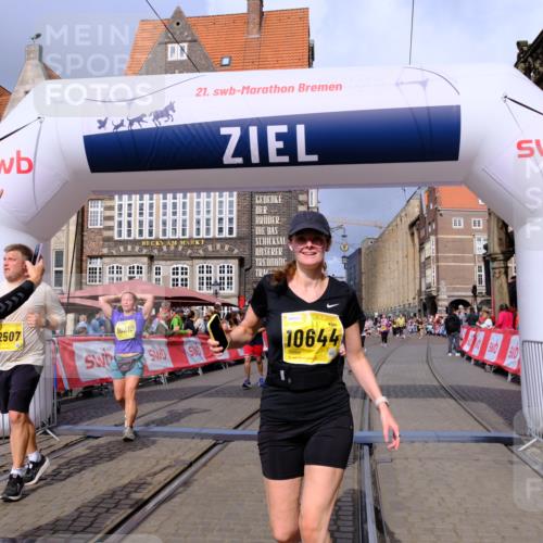 13.09.2026 - 21. swb-Marathon Bremen Tim E. http://msf.ph/oto/10341792 13.09.2026 11:11:23 Ziel 10313, 10527, 10611, 10644, 10653, 10792, 10841, 11043, 11062, 11141, 11237, 11483, 11679, 11691, 11993, 12396, 12401, 12507 meine-sportfotos.de