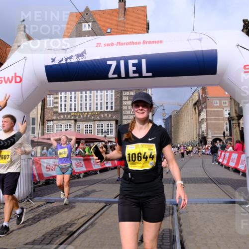 13.09.2026 - 21. swb-Marathon Bremen Tim E. http://msf.ph/oto/10341802 13.09.2026 11:11:24 Ziel 10313, 10419, 10527, 10611, 10644, 10653, 10792, 10841, 11062, 11141, 11237, 11483, 11679, 11691, 11745, 11993, 12396, 12401, 12507 meine-sportfotos.de