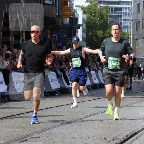 13.09.2026 - 21. swb-Marathon Bremen Strokosch-Dieckow http://msf.ph/oto/10341823 13.09.2026 13:27:00 Ziel 1368, 2779, 3526, 3852, 3893, 4077, 4441, 4598, 5054, 5937, 6289, 6375, 6548, 6580, 8112, 9260, 9551, 13097, 1493, 1494, 2454, 3273, 4121, 4397, 4558, 4563, 6776, 7072, 7849, 8219, 9159, 9343, 9511, 9854, 9878, 10112, 10113 meine-sportfotos.de