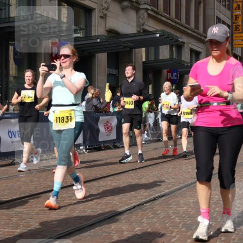 13.09.2026 - 21. swb-Marathon Bremen Strokosch-Dieckow http://msf.ph/oto/10341844 13.09.2026 11:07:53 Ziel 10135, 10139, 10188, 10404, 10493, 10767, 10793, 10851, 10859, 11032, 11044, 11263, 11378, 11404, 11509, 11659, 11831, 11833, 11958, 12031, 12066, 12160, 12248, 12315, 12325, 12384, 12389, 10279, 10280, 10363, 10364, 10501, 10505, 10580, 10595, 10660, 10661, 10674, 10830, 10871, 10907, 10935, 10937, 11037, 11223, 11515, 11643, 11899, 11924, 11934, 12024, 12097, 12167, 12168, 12194, 12277, 12307, 12511, 12512 meine-sportfotos.de