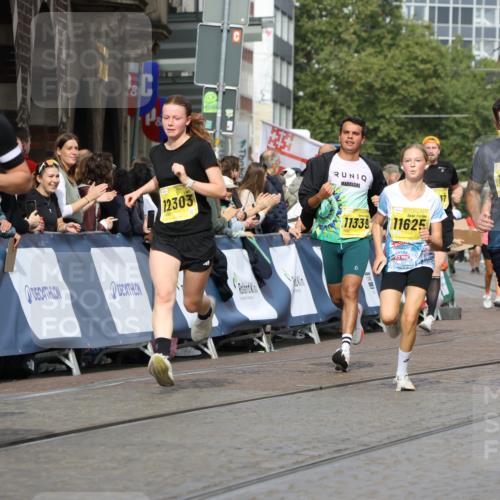 13.09.2026 - 21. swb-Marathon Bremen Strokosch-Dieckow http://msf.ph/oto/10341897 13.09.2026 10:51:09 Ziel 10200, 10267, 10537, 10764, 11076, 11087, 11170, 11753, 11961, 12004, 12052, 12070, 12179, 12351, 12488, 12560, 13544, 10381, 10471, 10515, 10825, 10887, 10984, 11503, 11801, 11973, 12051, 12133, 12548, 12552 meine-sportfotos.de