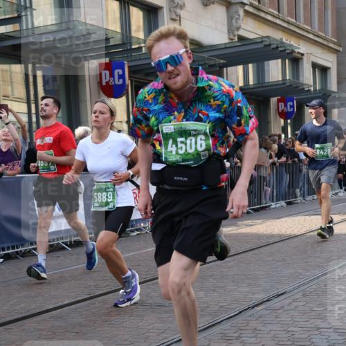 13.09.2026 - 21. swb-Marathon Bremen Strokosch-Dieckow http://msf.ph/oto/10341910 13.09.2026 13:28:03 Ziel 178, 210, 1239, 1380, 1460, 2047, 2764, 2977, 3028, 3114, 3294, 3334, 3597, 4250, 4506, 5250, 5360, 5683, 5889, 6182, 8429, 8483, 8570, 9064, 9167, 9168, 9543, 9549, 9738, 9881, 440, 488, 534, 762, 1343, 1456, 1932, 3135, 3480, 3576, 3970, 4106, 4133, 4265, 4496, 4744, 5462, 6468, 6522, 7042, 7138, 7358, 7926, 8188, 8351, 8656, 9067, 9145, 9494, 13069, 13198 meine-sportfotos.de