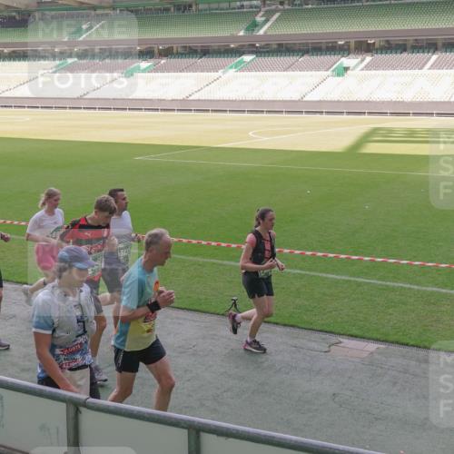 13.09.2026 - 21. swb-Marathon Bremen Michael Burmester http://msf.ph/oto/10342103 13.09.2026 13:25:01 Laufen im Stadion 137, 182, 213, 294, 324, 505, 530, 543, 548, 721, 723, 739, 743, 752, 815, 818, 966, 1273, 1410, 1443, 1459, 1463, 1471, 1491, 1504, 1515, 1561, 1597, 1598, 1744, 1830, 1944, 1953, 2058, 2059, 2095, 2211, 2252, 2267, 2271, 2286, 2298, 2308, 2312, 2323, 2354, 2445, 2465, 2483, 2495, 2497, 2503, 2506, 2554, 2571, 2591, 2644, 2752, 2762, 2768, 2776, 2833, 2878, 2896, 2936, 2981, 3005, 3142, 3211, 3259, 3282, 3288, 3289, 3298, 3306, 3312, 3329, 3364, 3381, 3390, 3395 meine-sportfotos.de
