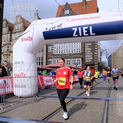 13.09.2026 - 21. swb-Marathon Bremen Tim E. http://msf.ph/oto/10342181 13.09.2026 11:11:45 Ziel 10155, 10510, 10511, 10546, 10977, 11036, 11216, 11231, 11289, 11458, 11533, 11702, 11870, 12126, 12148, 12220, 12286, 12311, 12336, 12464, 12508 meine-sportfotos.de