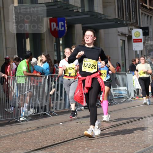 13.09.2026 - 21. swb-Marathon Bremen Strokosch-Dieckow http://msf.ph/oto/10342237 13.09.2026 11:08:05 Ziel 10135, 10188, 10229, 10793, 10851, 11032, 11065, 11124, 11263, 11509, 11560, 11561, 11678, 11888, 11968, 12073, 12164, 12315, 12325, 12410, 12516, 10139, 10404, 10493, 10660, 10661, 10674, 10767, 10830, 10859, 10871, 10937, 11044, 11378, 11404, 11515, 11659, 11831, 11833, 11958, 12024, 12031, 12066, 12097, 12160, 12248, 12384, 12389, 12511, 12512 meine-sportfotos.de