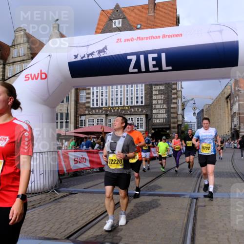 13.09.2026 - 21. swb-Marathon Bremen Tim E. http://msf.ph/oto/10342238 13.09.2026 11:11:47 Ziel 10155, 10510, 10511, 10546, 10552, 10977, 11036, 11216, 11289, 11458, 11533, 11702, 11870, 11927, 12082, 12126, 12220, 12286, 12311, 12336, 12464, 12508, 12553 meine-sportfotos.de