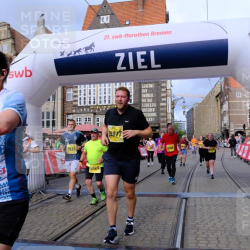 13.09.2026 - 21. swb-Marathon Bremen Tim E. http://msf.ph/oto/10342365 13.09.2026 11:11:50 Ziel 10155, 10510, 10511, 10546, 10552, 10977, 11036, 11216, 11239, 11289, 11533, 11702, 11870, 11927, 12082, 12126, 12220, 12286, 12311, 12336, 12464, 12508, 12553 meine-sportfotos.de