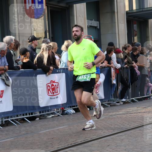 13.09.2026 - 21. swb-Marathon Bremen Strokosch-Dieckow http://msf.ph/oto/10342368 13.09.2026 13:28:20 Ziel 613, 1239, 1914, 2276, 2764, 2891, 3028, 3348, 3444, 4102, 4250, 4564, 5683, 6914, 6957, 7263, 7527, 8483, 8570, 8938, 9176, 13012, 178, 210, 1343, 1380, 1460, 2047, 2977, 3114, 3294, 3334, 3597, 4506, 5250, 5360, 5889, 6182, 7926, 8429, 8570, 8656, 9064, 9167, 9168, 9543, 9549, 9738, 9881 meine-sportfotos.de