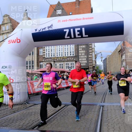13.09.2026 - 21. swb-Marathon Bremen Tim E. http://msf.ph/oto/10342425 13.09.2026 11:11:52 Ziel 10155, 10510, 10511, 10546, 10552, 10616, 10977, 11036, 11216, 11239, 11289, 11533, 11702, 11870, 11927, 12082, 12220, 12286, 12311, 12336, 12464, 12508, 12553 meine-sportfotos.de
