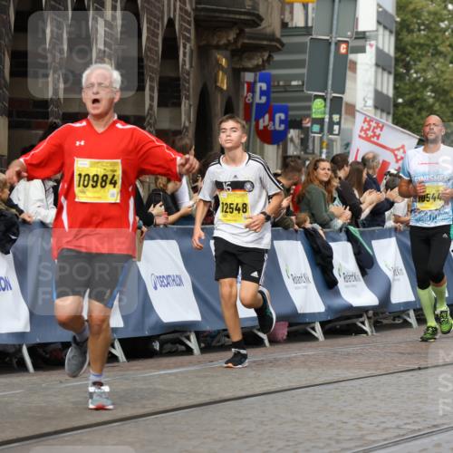 13.09.2026 - 21. swb-Marathon Bremen Strokosch-Dieckow http://msf.ph/oto/10342541 13.09.2026 10:51:31 Ziel 10471, 10515, 10808, 10887, 11339, 11503, 11537, 11625, 11626, 11801, 11973, 12051, 12133, 12303, 12552, 10162, 10281, 10348, 10467, 11273, 11542, 11733, 11787, 12329 meine-sportfotos.de