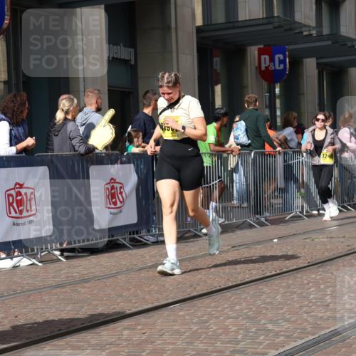 13.09.2026 - 21. swb-Marathon Bremen Strokosch-Dieckow http://msf.ph/oto/10342571 13.09.2026 11:08:18 Ziel 10229, 10399, 10609, 11065, 11124, 11358, 11421, 11560, 11561, 11678, 11710, 11718, 11834, 11888, 11968, 12073, 12162, 12164, 12410, 12516, 12517, 10135, 10139, 10188, 10404, 10493, 10767, 10793, 10851, 10859, 11032, 11044, 11263, 11378, 11404, 11509, 11659, 11831, 11833, 11958, 12031, 12066, 12160, 12248, 12315, 12325, 12384, 12389 meine-sportfotos.de