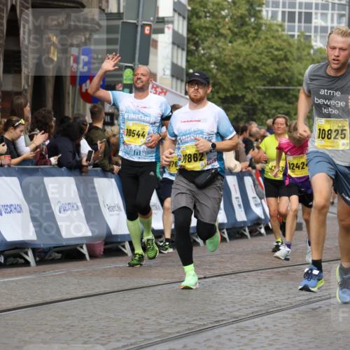 13.09.2026 - 21. swb-Marathon Bremen Strokosch-Dieckow http://msf.ph/oto/10342634 13.09.2026 10:51:33 Ziel 10381, 10471, 10515, 10808, 10887, 11339, 11503, 11537, 11801, 11973, 12051, 12133, 12552, 10162, 10183, 10281, 10348, 10467, 10641, 11273, 11542, 11733, 11777, 12329 meine-sportfotos.de