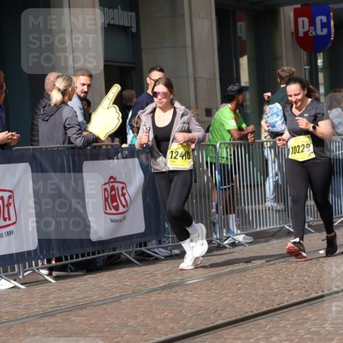 13.09.2026 - 21. swb-Marathon Bremen Strokosch-Dieckow http://msf.ph/oto/10342659 13.09.2026 11:08:20 Ziel 10229, 10399, 10469, 10609, 11065, 11124, 11358, 11421, 11560, 11561, 11678, 11710, 11718, 11834, 11888, 11968, 12073, 12162, 12164, 12256, 12410, 12516, 12517, 10135, 10188, 10404, 10493, 10767, 10793, 10851, 10859, 11032, 11044, 11124, 11263, 11378, 11404, 11509, 11659, 11831, 11833, 11958, 12073, 12160, 12248, 12315, 12325, 12384, 12389 meine-sportfotos.de