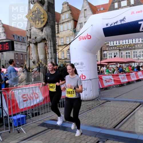 13.09.2026 - 21. swb-Marathon Bremen Tim E. http://msf.ph/oto/10342690 13.09.2026 11:12:33 Ziel 10213, 10406, 10414, 11052, 11633, 11716, 12012, 12327 meine-sportfotos.de