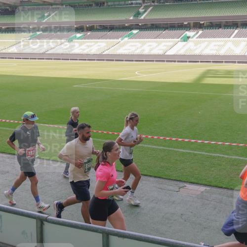 13.09.2026 - 21. swb-Marathon Bremen Michael Burmester http://msf.ph/oto/10342798 13.09.2026 13:26:33 Laufen im Stadion 186, 202, 364, 390, 530, 543, 645, 815, 818, 833, 966, 1077, 1283, 1410, 1412, 1443, 1459, 1473, 1487, 1504, 1530, 1561, 1618, 1700, 1744, 1828, 1830, 1953, 1961, 2058, 2059, 2273, 2298, 2308, 2309, 2354, 2382, 2384, 2388, 2404, 2428, 2507, 2508, 2542, 2558, 2576, 2582, 2591, 2592, 2656, 2675, 2725, 2748, 2752, 2762, 2817, 2875, 2878, 2896, 2923, 2965, 2970, 2981, 3045, 3047, 3050, 3062, 3084, 3097, 3142, 3172, 3184, 3259, 3329, 3359, 3433, 3540, 3592, 3629, 3756, 3851 meine-sportfotos.de
