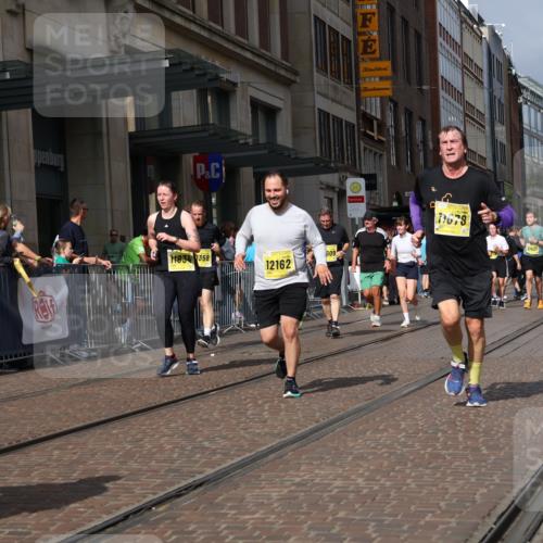 13.09.2026 - 21. swb-Marathon Bremen Strokosch-Dieckow http://msf.ph/oto/10342938 13.09.2026 11:08:26 Ziel 10229, 10399, 10469, 10599, 10609, 11053, 11065, 11074, 11358, 11421, 11434, 11678, 11710, 11718, 11834, 12162, 12256, 12353, 12438, 12516, 12517, 10135, 10188, 10404, 10493, 10767, 10793, 10851, 10859, 11032, 11124, 11263, 11509, 11560, 11561, 11659, 11888, 11968, 12073, 12160, 12164, 12315, 12325, 12384, 12389, 12410 meine-sportfotos.de