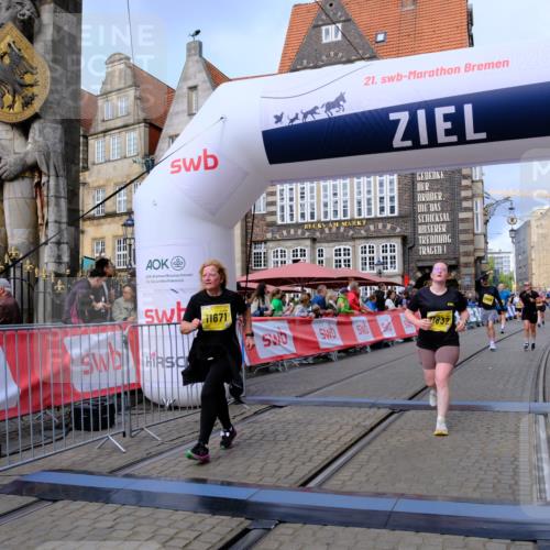13.09.2026 - 21. swb-Marathon Bremen Tim E. http://msf.ph/oto/10342944 13.09.2026 11:13:11 Ziel 10483, 10893, 11606, 11627, 11671, 11832, 12050, 12060, 12423 meine-sportfotos.de