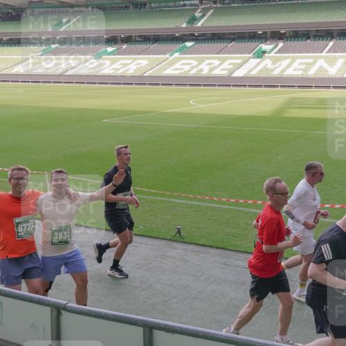 13.09.2026 - 21. swb-Marathon Bremen Michael Burmester http://msf.ph/oto/10342972 13.09.2026 13:26:55 Laufen im Stadion 186, 202, 357, 364, 390, 530, 597, 645, 833, 966, 1077, 1283, 1412, 1443, 1459, 1473, 1487, 1530, 1608, 1618, 1700, 1744, 1769, 1828, 1961, 2058, 2236, 2273, 2298, 2308, 2309, 2382, 2384, 2388, 2404, 2428, 2507, 2508, 2542, 2558, 2576, 2582, 2592, 2656, 2675, 2725, 2748, 2762, 2817, 2875, 2876, 2923, 2965, 2970, 3045, 3047, 3050, 3062, 3073, 3084, 3097, 3172, 3184, 3219, 3359, 3433, 3540, 3592, 3629, 3756, 3851, 3885, 3907, 3978 meine-sportfotos.de