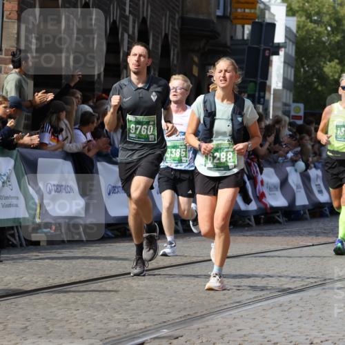 13.09.2026 - 21. swb-Marathon Bremen Strokosch-Dieckow http://msf.ph/oto/10342999 13.09.2026 13:27:16 Ziel 531, 946, 1493, 1494, 2089, 3076, 3302, 3510, 3527, 3893, 4327, 4397, 4441, 4563, 4919, 5054, 5689, 5937, 5943, 6314, 6455, 6580, 7027, 7072, 7246, 7317, 8303, 9150, 9511, 9551, 9854, 9878, 13097, 242, 593, 940, 1373, 1574, 2345, 3385, 3496, 5220, 5290, 5358, 5616, 6071, 6288, 6306, 7110, 9760, 13147 meine-sportfotos.de