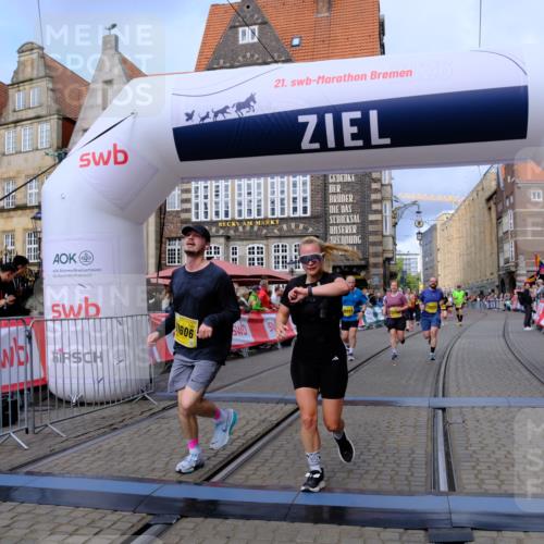 13.09.2026 - 21. swb-Marathon Bremen Tim E. http://msf.ph/oto/10343026 13.09.2026 11:13:15 Ziel 10483, 10804, 10893, 11357, 11606, 11627, 11671, 11832, 12050, 12060, 12393, 12418, 12423 meine-sportfotos.de