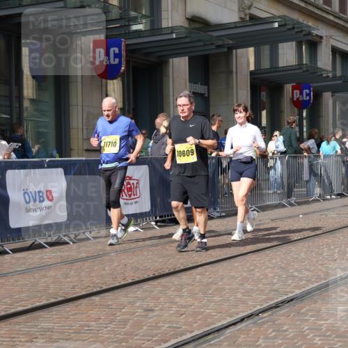 13.09.2026 - 21. swb-Marathon Bremen Strokosch-Dieckow http://msf.ph/oto/10343143 13.09.2026 11:08:31 Ziel 10217, 10399, 10455, 10469, 10599, 10609, 11011, 11053, 11074, 11358, 11421, 11434, 11531, 11710, 11718, 11812, 11834, 11905, 12162, 12256, 12353, 12438, 12517, 10135, 10188, 10229, 10793, 10851, 11032, 11065, 11124, 11263, 11509, 11560, 11561, 11678, 11888, 11968, 12073, 12164, 12315, 12325, 12410, 12516 meine-sportfotos.de
