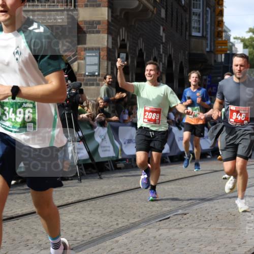 13.09.2026 - 21. swb-Marathon Bremen Strokosch-Dieckow http://msf.ph/oto/10343281 13.09.2026 13:27:22 Ziel 531, 946, 1493, 1494, 2089, 2454, 3076, 3302, 3510, 3527, 4121, 4327, 4397, 4563, 5689, 5943, 6455, 6776, 7027, 7072, 7246, 7317, 7849, 8303, 9150, 9511, 9854, 9878, 323, 593, 857, 940, 1006, 1373, 1574, 2345, 2668, 3460, 3521, 4421, 5081, 5220, 5290, 5358, 5557, 5616, 6306, 7110 meine-sportfotos.de
