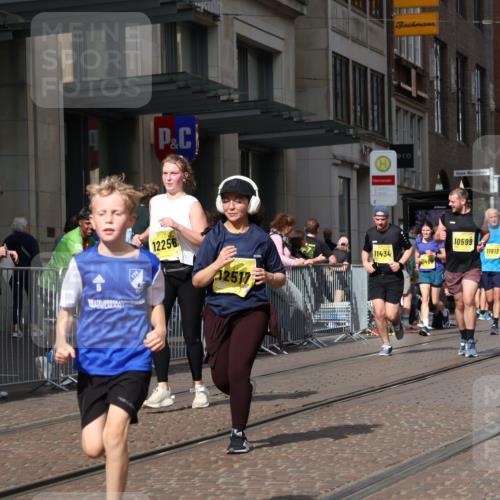 13.09.2026 - 21. swb-Marathon Bremen Strokosch-Dieckow http://msf.ph/oto/10343331 13.09.2026 11:08:37 Ziel 10217, 10321, 10399, 10455, 10469, 10570, 10599, 10630, 11011, 11053, 11074, 11138, 11358, 11421, 11434, 11531, 11710, 11718, 11812, 11905, 12192, 12256, 12353, 12438, 12517, 12554, 10229, 10609, 11065, 11124, 11509, 11560, 11561, 11678, 11834, 11888, 11968, 12073, 12162, 12164, 12315, 12410, 12516 meine-sportfotos.de