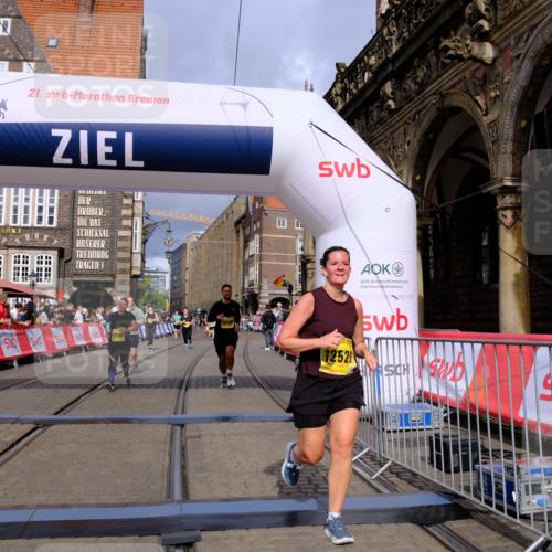 13.09.2026 - 21. swb-Marathon Bremen Tim E. http://msf.ph/oto/10343539 13.09.2026 11:13:43 Ziel 10484, 10545, 10883, 11392, 11670, 11954, 12280, 12460, 12521 meine-sportfotos.de