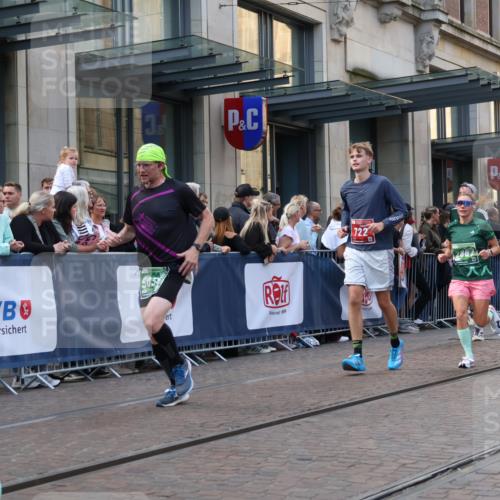 13.09.2026 - 21. swb-Marathon Bremen Strokosch-Dieckow http://msf.ph/oto/10343583 13.09.2026 13:28:58 Ziel 132, 303, 394, 596, 651, 745, 1083, 1274, 1365, 1387, 1545, 1823, 2023, 2070, 2301, 2867, 2957, 3258, 3721, 3796, 3846, 3912, 4541, 4590, 5036, 5225, 5599, 6030, 6103, 6499, 7013, 7149, 7361, 7631, 7860, 8007, 8009, 8066, 8099, 8277, 8338, 8675, 9249, 9661, 9889, 10128, 430, 565, 613, 687, 722, 725, 936, 1014, 1274, 1688, 1914, 2223, 2276, 2378, 2851, 2891, 3348, 3419, 3444, 3665, 3938, 4102, 4564, 5225, 5267, 7263, 7527, 8938, 9176, 13012 meine-sportfotos.de