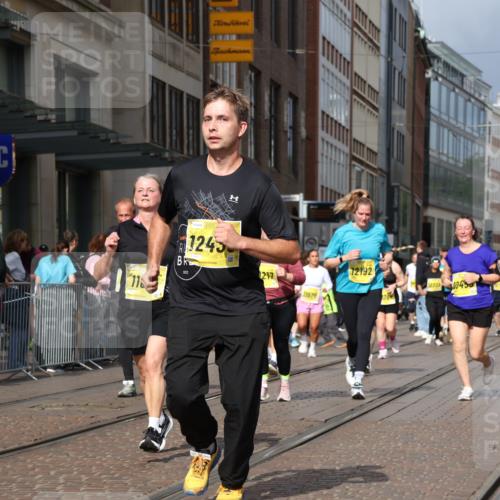 13.09.2026 - 21. swb-Marathon Bremen Strokosch-Dieckow http://msf.ph/oto/10343621 13.09.2026 11:08:50 Ziel 10217, 10314, 10321, 10455, 10570, 10630, 10664, 10686, 10694, 10983, 11011, 11074, 11091, 11138, 11304, 11531, 11578, 11764, 11812, 11905, 11915, 11987, 12155, 12192, 12337, 12491, 12554, 13607, 10229, 10399, 10469, 10599, 10609, 11053, 11065, 11074, 11358, 11421, 11434, 11678, 11710, 11718, 11834, 12162, 12256, 12353, 12438, 12516, 12517 meine-sportfotos.de