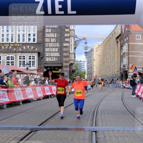 13.09.2026 - 21. swb-Marathon Bremen Tim E. http://msf.ph/oto/10343880 13.09.2026 11:14:03 Ziel 10330, 10766, 10889, 11078, 11084, 11999, 12010 meine-sportfotos.de