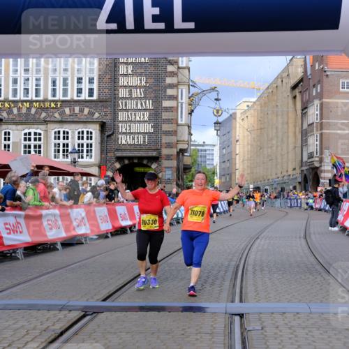 13.09.2026 - 21. swb-Marathon Bremen Tim E. http://msf.ph/oto/10343908 13.09.2026 11:14:03 Ziel 10330, 10766, 10889, 11078, 11084, 11999, 12010 meine-sportfotos.de