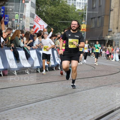 13.09.2026 - 21. swb-Marathon Bremen Strokosch-Dieckow http://msf.ph/oto/10344088 13.09.2026 10:52:08 Ziel 10162, 10183, 10281, 10348, 10467, 10641, 11273, 11277, 11542, 11685, 11733, 11777, 11784, 11962, 12329, 12349, 11371, 11610, 12319, 13578 meine-sportfotos.de