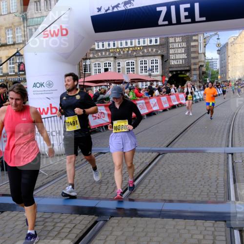 13.09.2026 - 21. swb-Marathon Bremen Tim E. http://msf.ph/oto/10344108 13.09.2026 11:14:17 Ziel 10491, 10799, 10880, 11027, 11902 meine-sportfotos.de