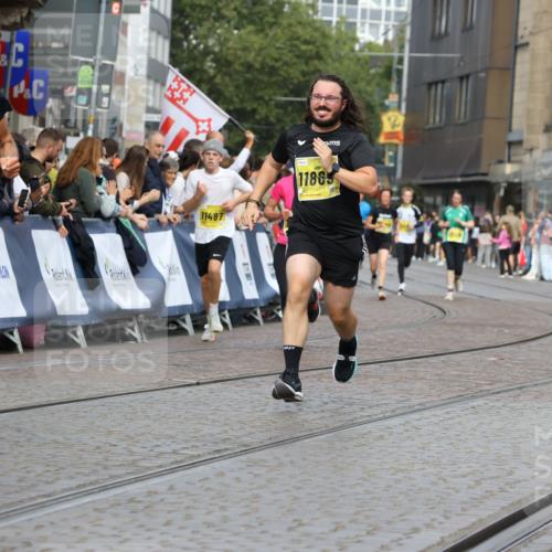 13.09.2026 - 21. swb-Marathon Bremen Strokosch-Dieckow http://msf.ph/oto/10344126 13.09.2026 10:52:09 Ziel 10162, 10183, 10218, 10281, 10348, 10467, 10641, 11273, 11277, 11285, 11542, 11685, 11733, 11777, 11784, 11962, 12329, 12349, 11371, 11610, 12319, 13578 meine-sportfotos.de